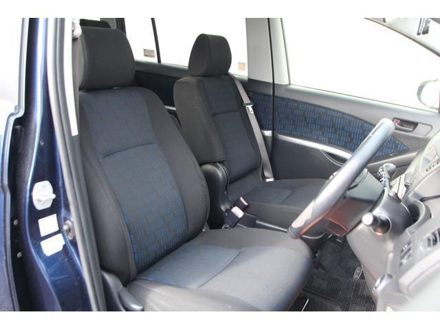 Toyota ISIS 2013-10 7798492-16