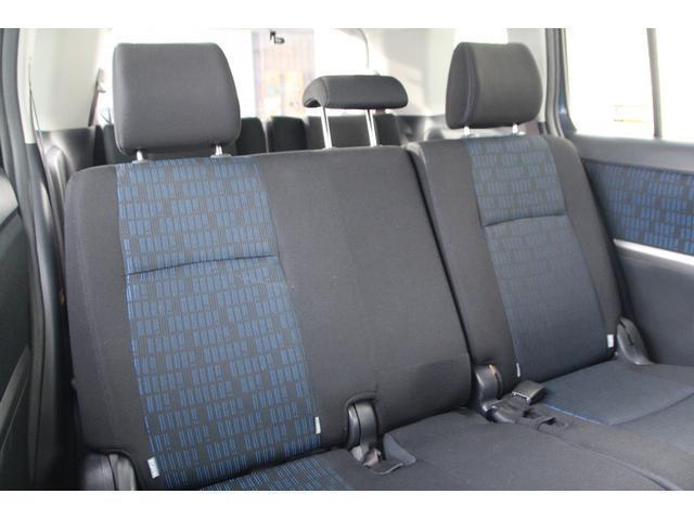 Toyota ISIS 2013-10 7798492-17