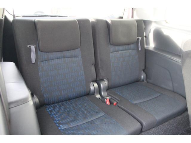 Toyota ISIS 2013-10 7798492-18
