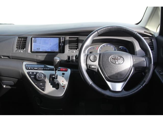 Toyota ISIS 2013-10 7798492-19