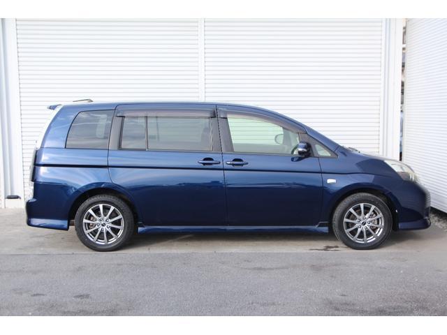 Toyota ISIS 2013-10 7798492-3