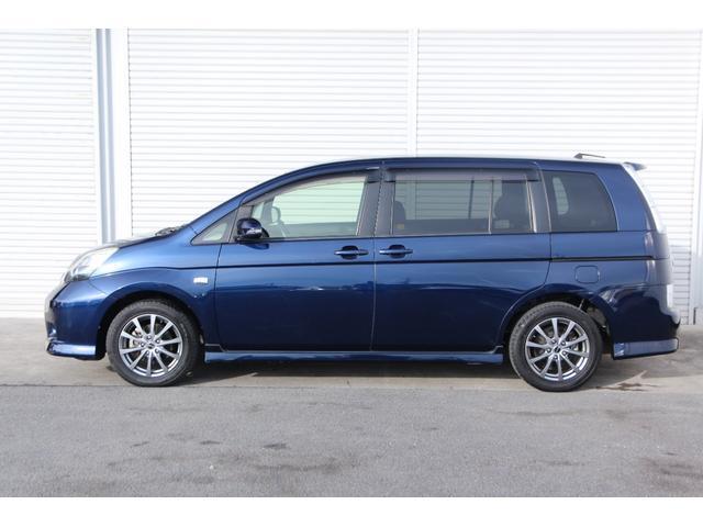 Toyota ISIS 2013-10 7798492-4