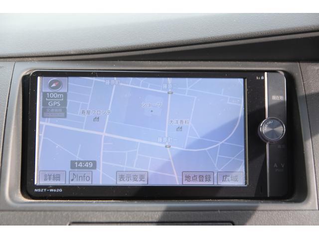 Toyota ISIS 2013-10 7798492-8