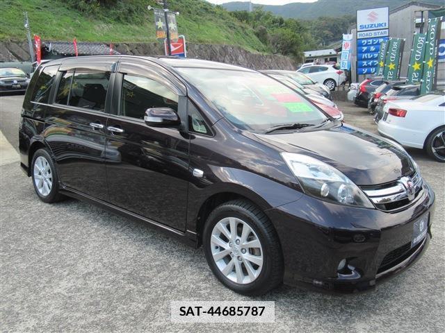 Toyota ISIS 2013-09 7802676-12