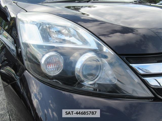 Toyota ISIS 2013-09 7802676-13
