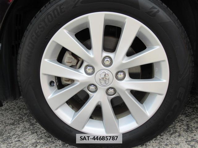 Toyota ISIS 2013-09 7802676-14