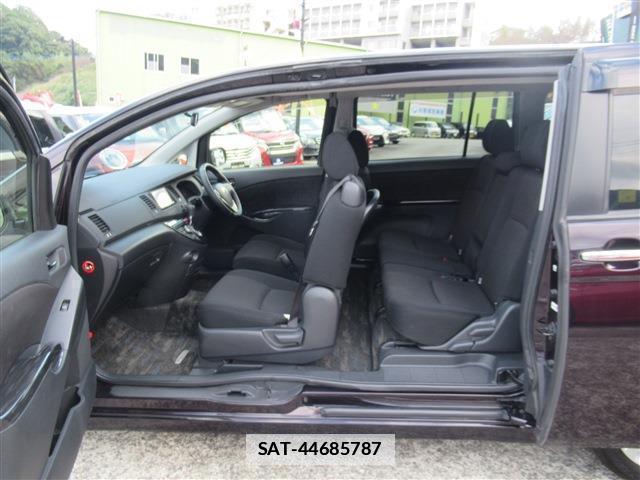 Toyota ISIS 2013-09 7802676-18
