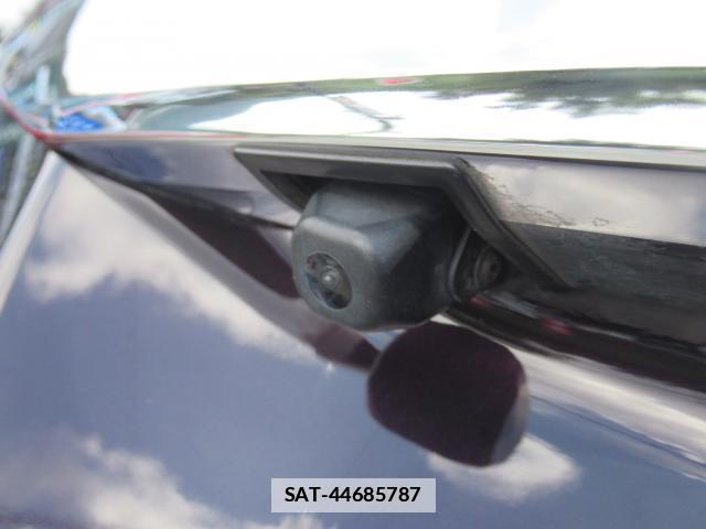 Toyota ISIS 2013-09 7802676-19