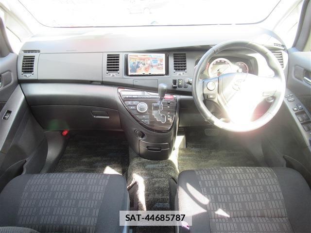 Toyota ISIS 2013-09 7802676-3