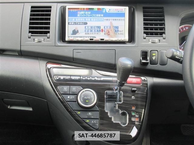 Toyota ISIS 2013-09 7802676-5