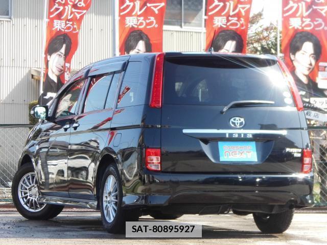 Toyota ISIS 2010-10 7804369-1