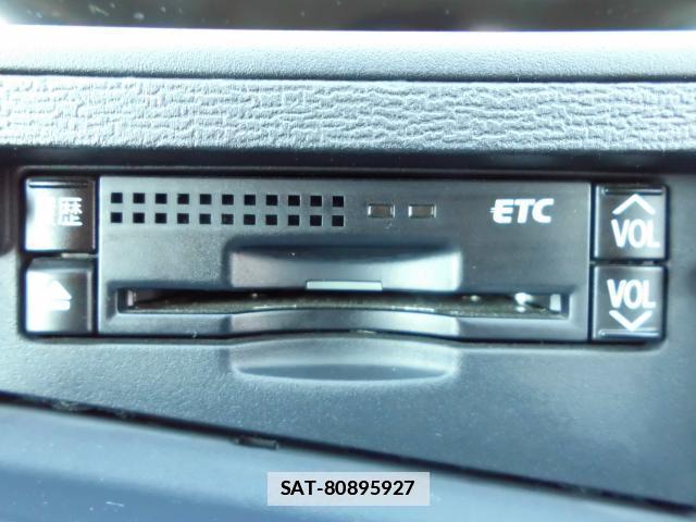 Toyota ISIS 2010-10 7804369-11