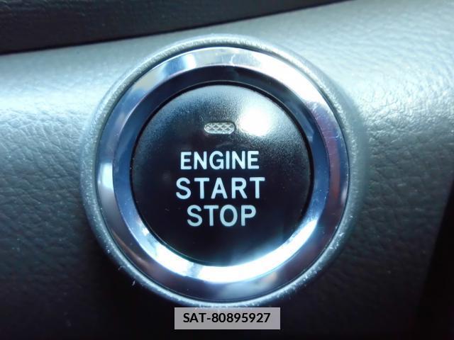 Toyota ISIS 2010-10 7804369-12