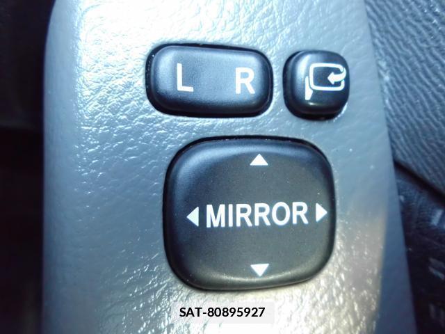 Toyota ISIS 2010-10 7804369-13