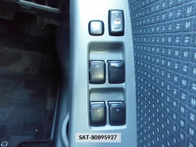 Toyota ISIS 2010-10 7804369-14
