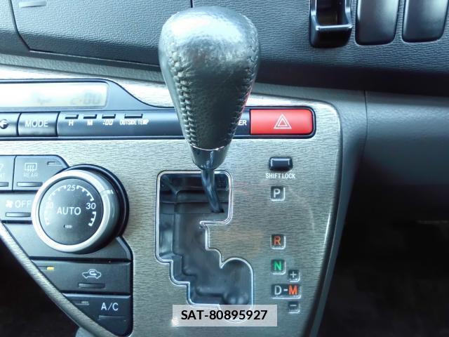 Toyota ISIS 2010-10 7804369-18