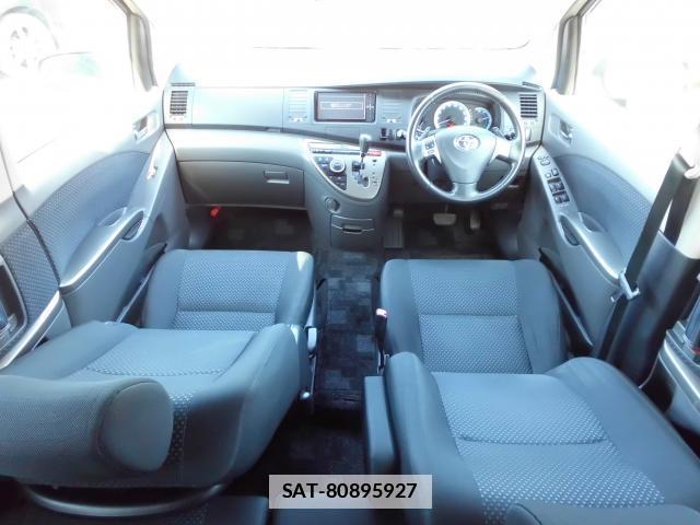 Toyota ISIS 2010-10 7804369-2