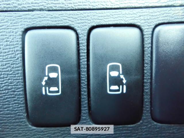 Toyota ISIS 2010-10 7804369-5
