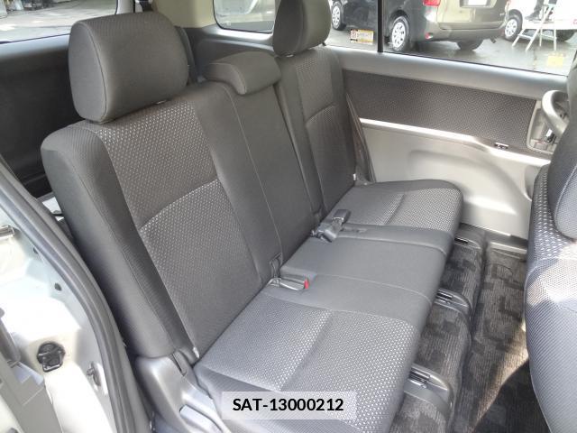 Toyota ISIS 2010-03 7805177-11