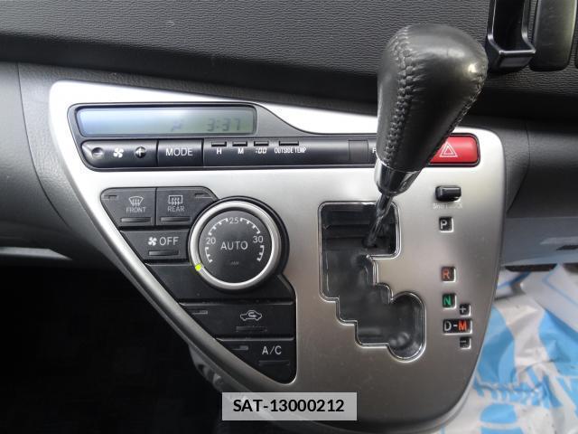 Toyota ISIS 2010-03 7805177-18