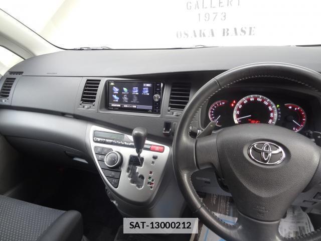 Toyota ISIS 2010-03 7805177-19