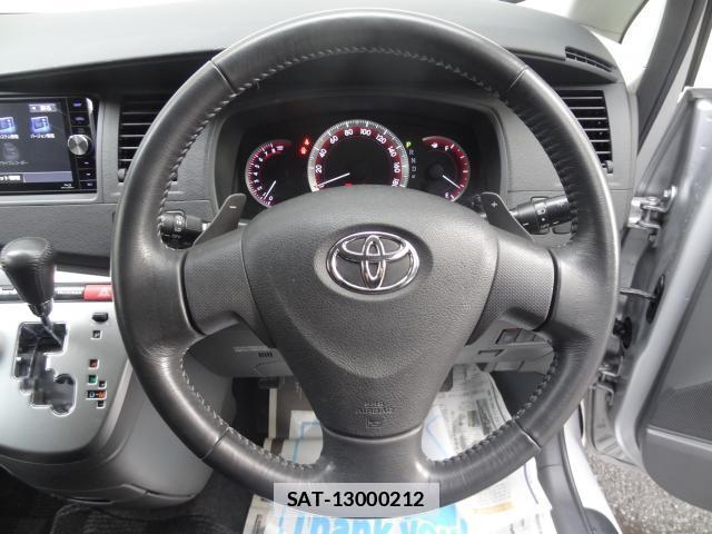 Toyota ISIS 2010-03 7805177-7