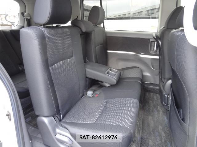 Toyota ISIS 2009-12 7805202-11