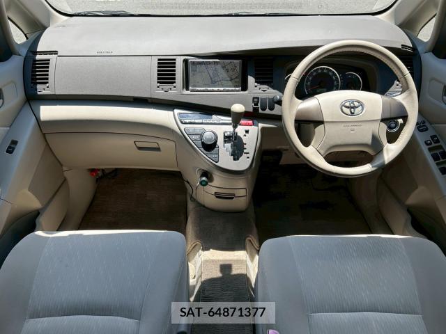 Toyota ISIS 2009-12 7805692-1