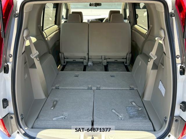 Toyota ISIS 2009-12 7805692-12