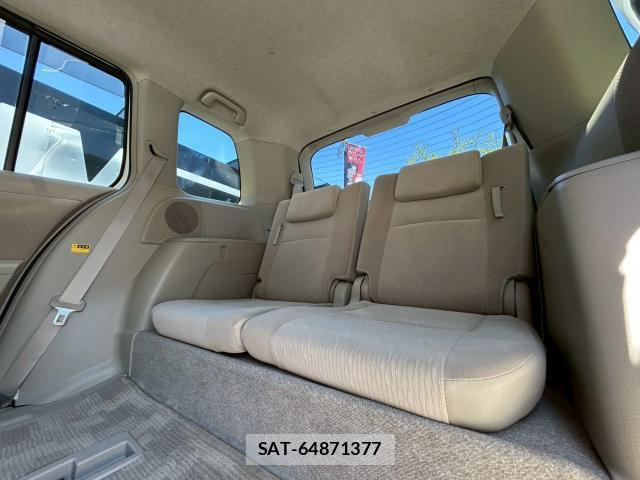 Toyota ISIS 2009-12 7805692-14