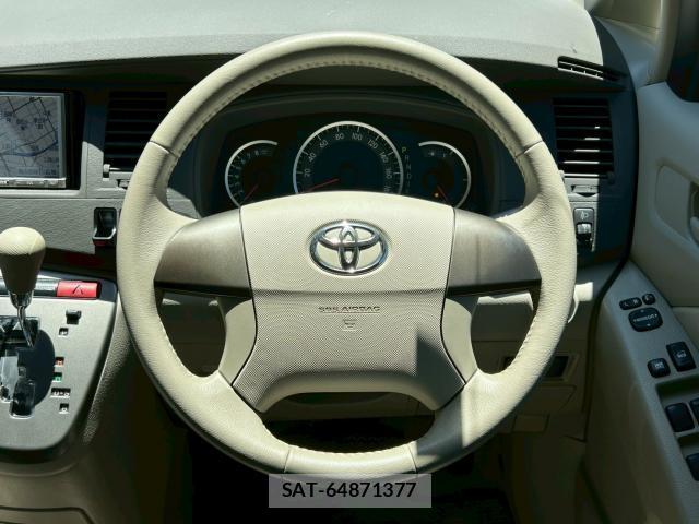 Toyota ISIS 2009-12 7805692-16