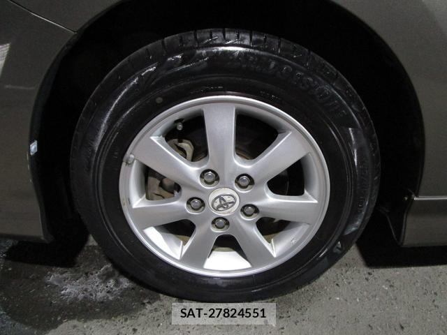 Toyota ISIS 2010-01 7806161-1