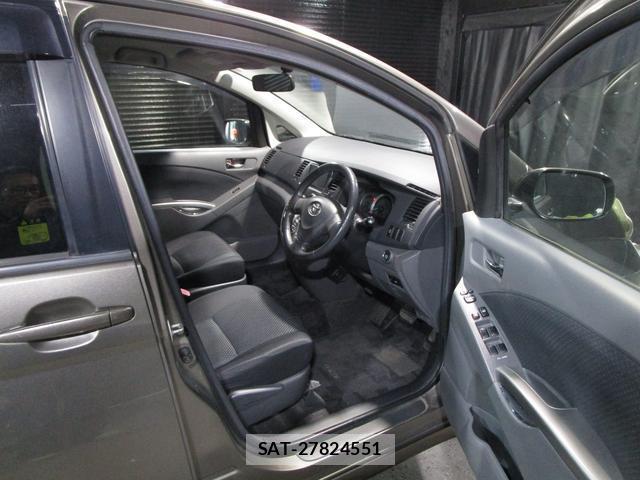 Toyota ISIS 2010-01 7806161-12