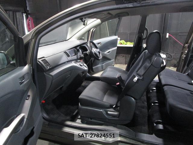 Toyota ISIS 2010-01 7806161-16