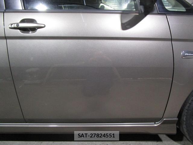 Toyota ISIS 2010-01 7806161-8
