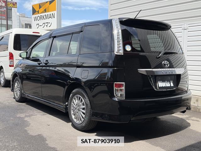 Toyota ISIS 2014-07 7808360-1