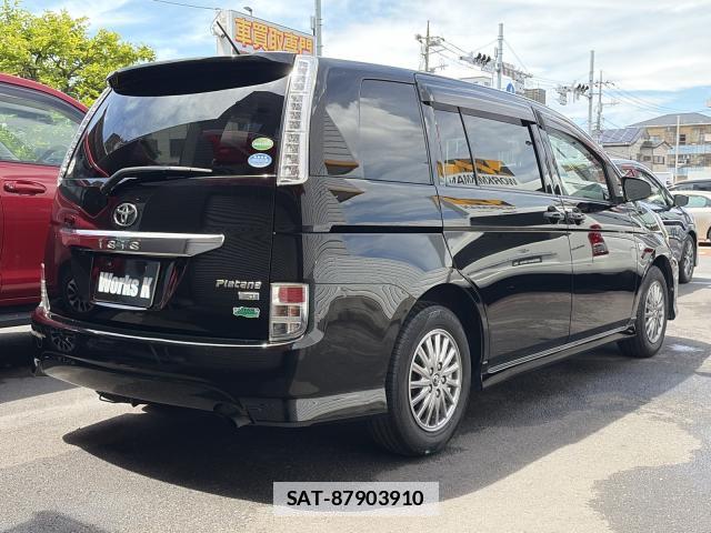 Toyota ISIS 2014-07 7808360-12