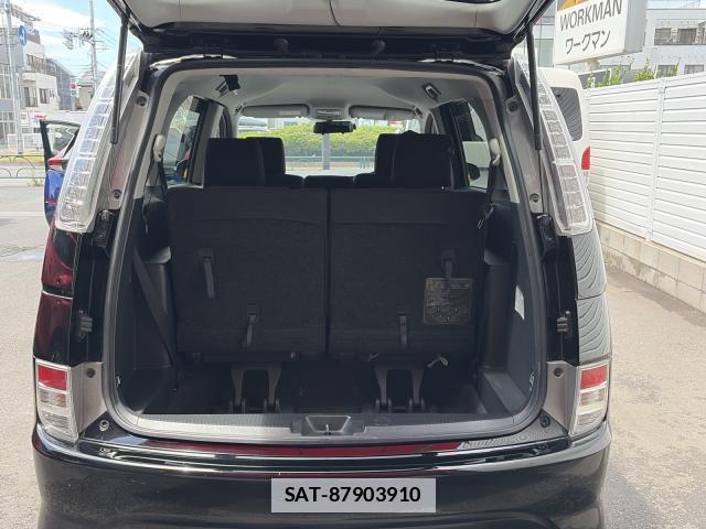 Toyota ISIS 2014-07 7808360-19