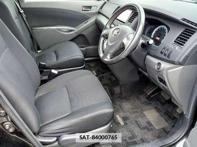 Toyota ISIS 2010-07 7809914-10