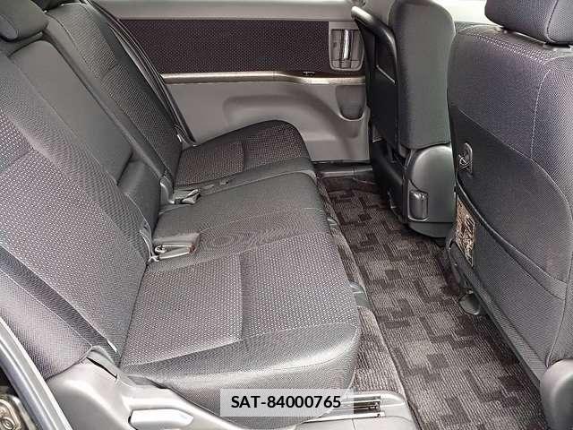 Toyota ISIS 2010-07 7809914-12
