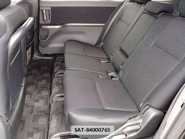 Toyota ISIS 2010-07 7809914-13