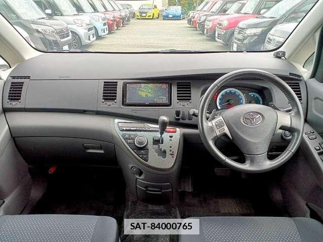Toyota ISIS 2010-07 7809914-6