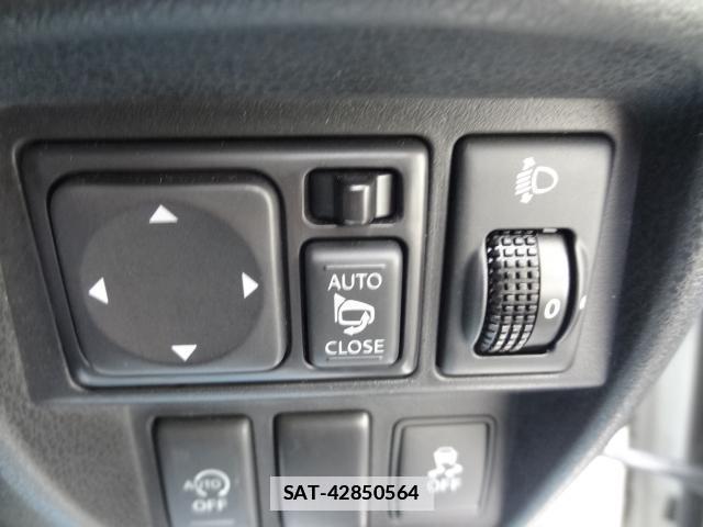 Nissan JUKE 2014-08 7805226-19