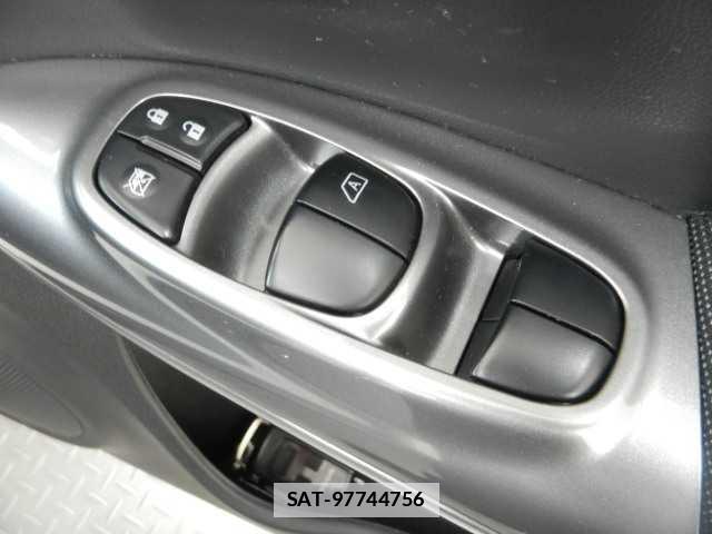 Nissan JUKE 2017-04 7810825-10