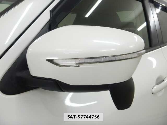 Nissan JUKE 2017-04 7810825-15