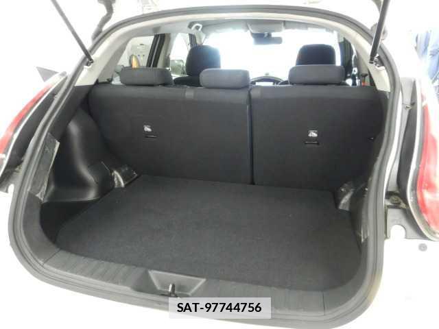 Nissan JUKE 2017-04 7810825-18