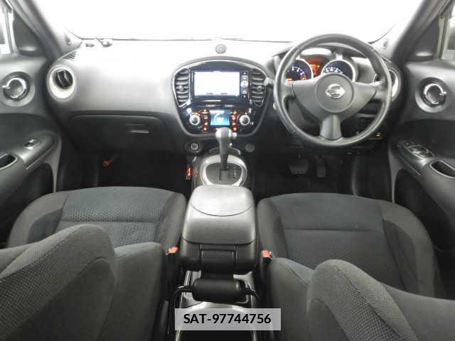 Nissan JUKE 2017-04 7810825-2