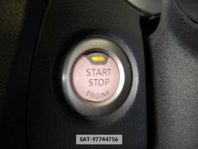 Nissan JUKE 2017-04 7810825-5
