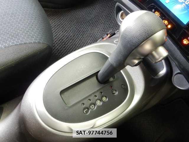 Nissan JUKE 2017-04 7810825-8