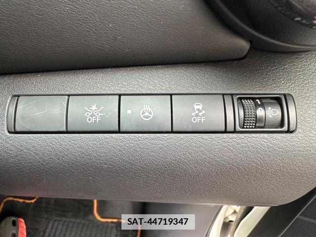 Nissan KICKS 2020-11 7802277-5
